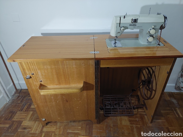 Antig&uuml;edades: M&aacute;quina de coser Singer (con mueble) - Foto 1