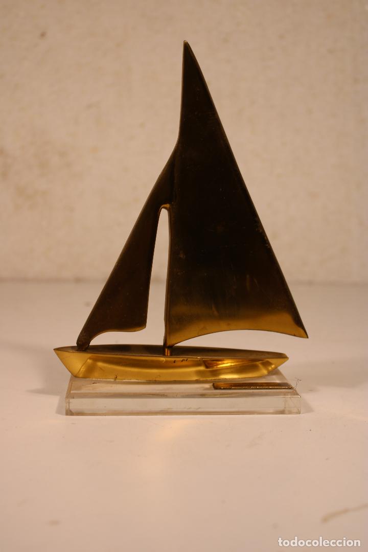 Antig&uuml;edades: barco de bronce y metacrilato - Foto 2