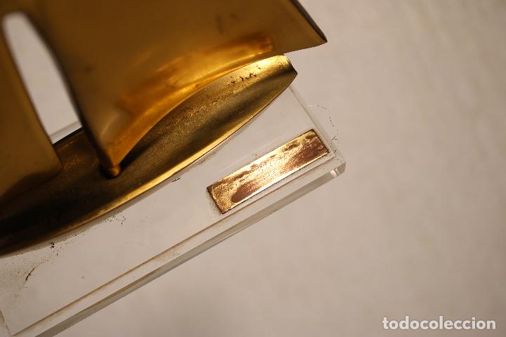 Antig&uuml;edades: barco de bronce y metacrilato - Foto 3
