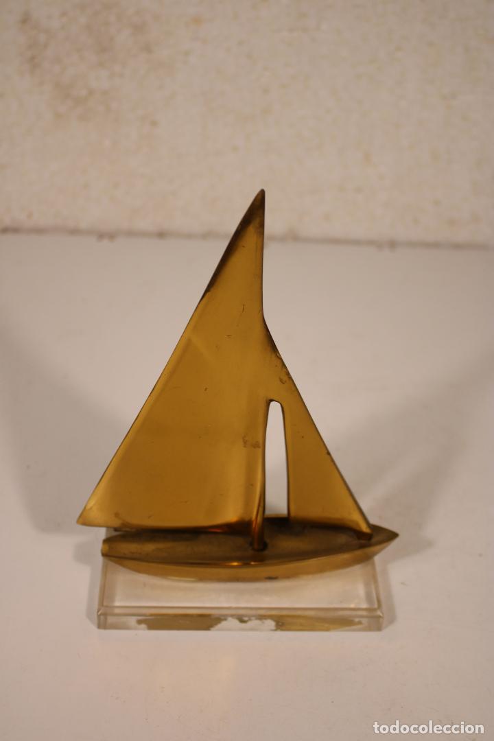 Antig&uuml;edades: barco de bronce y metacrilato - Foto 4