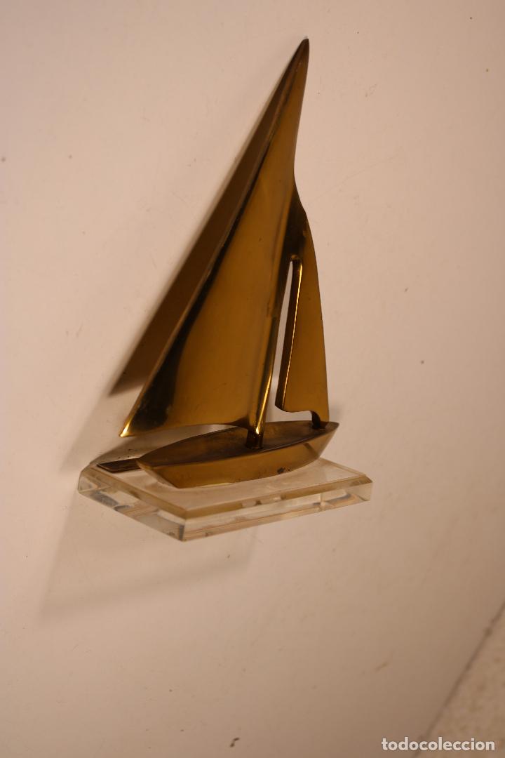 Antig&uuml;edades: barco de bronce y metacrilato - Foto 5