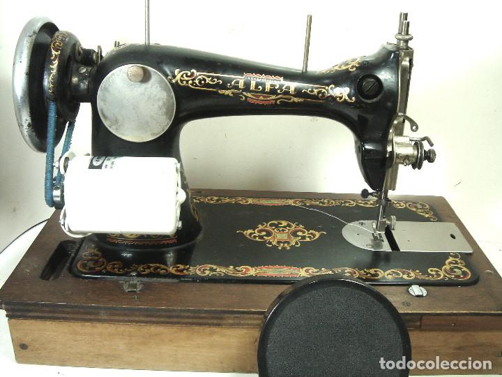 Maquina de coser Modelo Alfa 11000  Antigua Casa Capó, fundada en