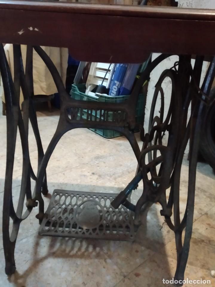 Antig&uuml;edades: Maquina coser Wertheim - Foto 3
