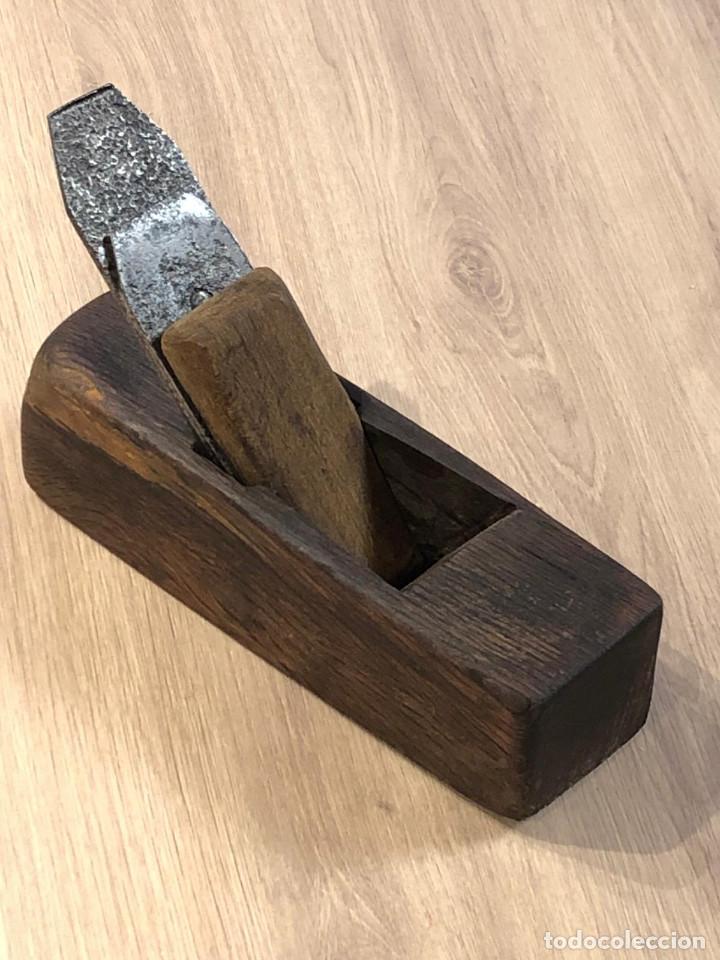 Antig&uuml;edades: Cepillo de madera - Foto 1