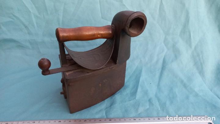 Antig&uuml;edades: Plancha de hierro tipo chimenea - Foto 1