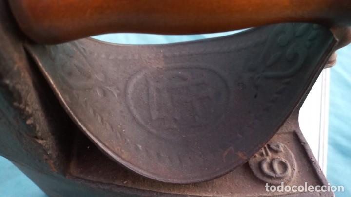 Antig&uuml;edades: Plancha de hierro tipo chimenea - Foto 3