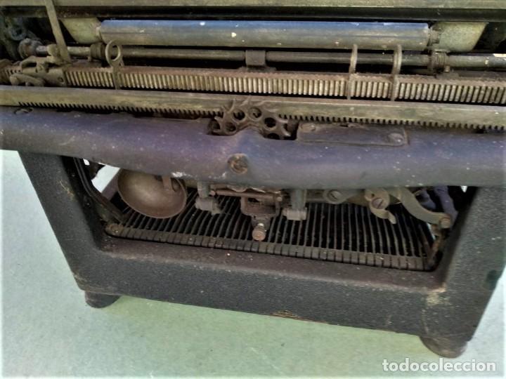 Antig&uuml;edades: M&aacute;quina de escribir antigua - Foto 4