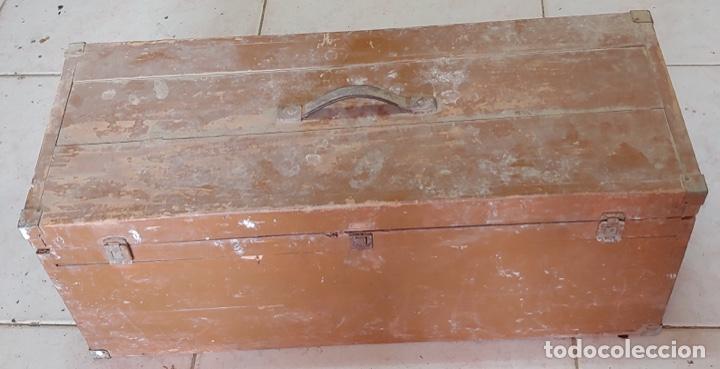 Antig&uuml;edades: Arc&oacute;n de madera con lote de herramientas - Foto 8