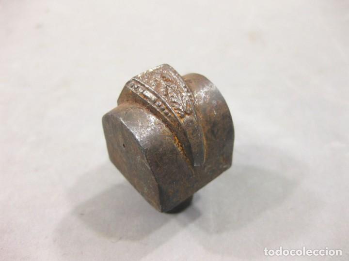 Antig&uuml;edades: Troquel antiguo para hacer anillos. - Foto 1