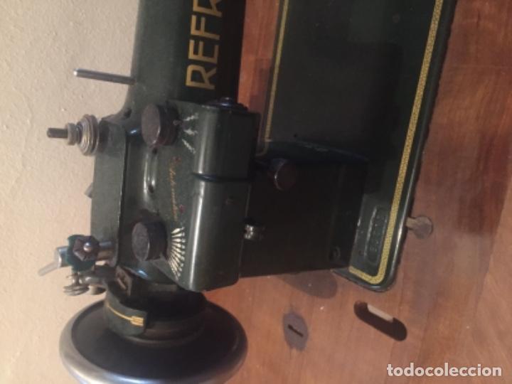 Mueble máquina de coser Refrey de segunda mano por 140 EUR en