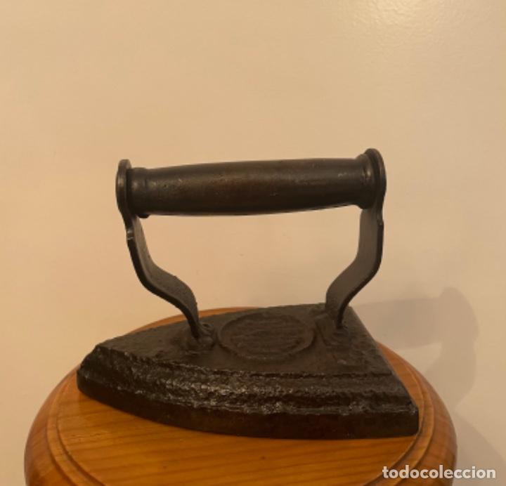 Antig&uuml;edades: ANTIGUA PLANCHA DE HIERRO UNE S 5 - Foto 12