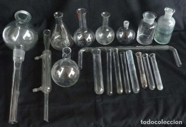 Antig&uuml;edades: Conjunto de elementos de vidrio de laboratorio - Foto 2