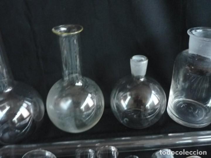 Antig&uuml;edades: Conjunto de elementos de vidrio de laboratorio - Foto 17