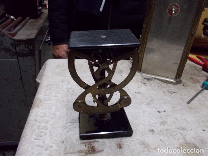 Antig&uuml;edades: pesacartas - Foto 1