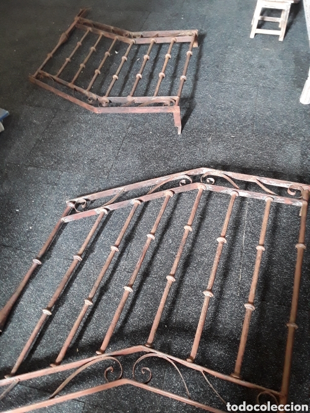 Antig&uuml;edades: Barandilla de escalera en forja ( pareja ) - Foto 2