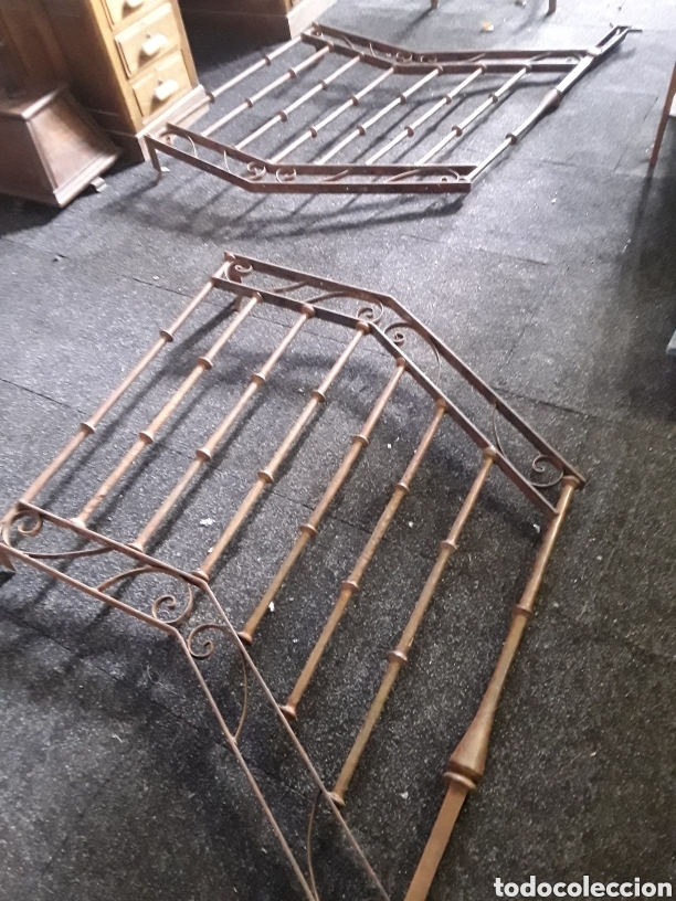 Antig&uuml;edades: Barandilla de escalera en forja ( pareja ) - Foto 3