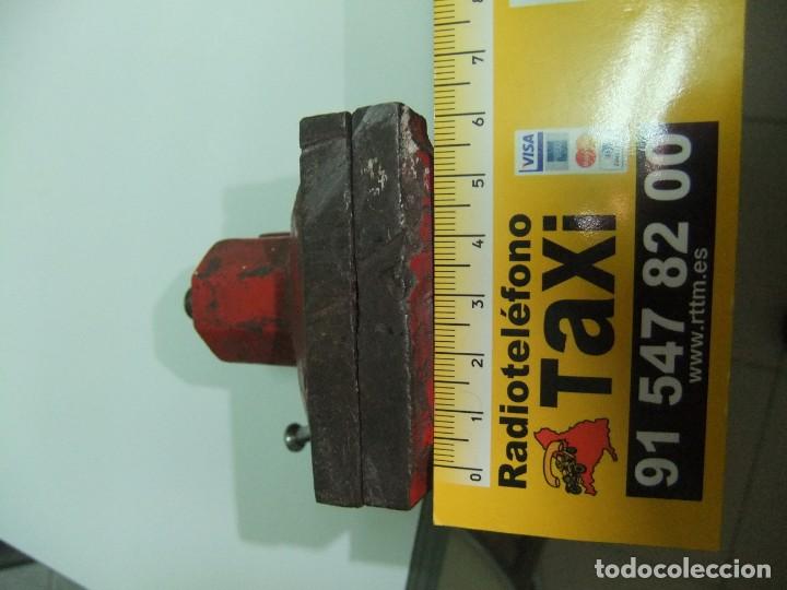 Antig&uuml;edades: tornillo de banco peque&ntilde;o giratorio - Foto 4