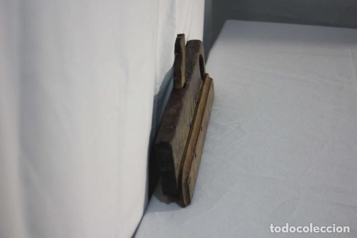 Antig&uuml;edades: CEPILLO DE CARPINTERO - Foto 2