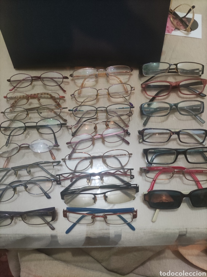Antig&uuml;edades: Lote de 24 gafas graduadas. - Foto 1