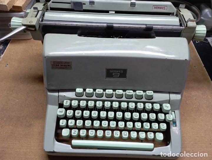 Antig&uuml;edades: Maquina de escribir Hermes - Foto 1