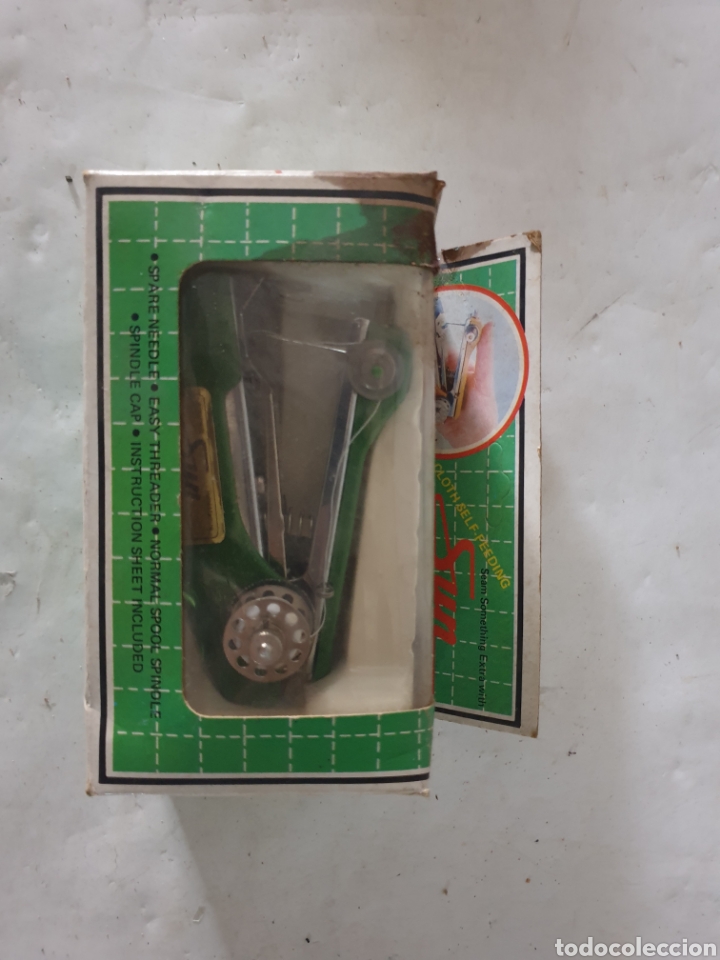 Antig&uuml;edades: M&Aacute;QUINA DE COSER MANUAL - Foto 1