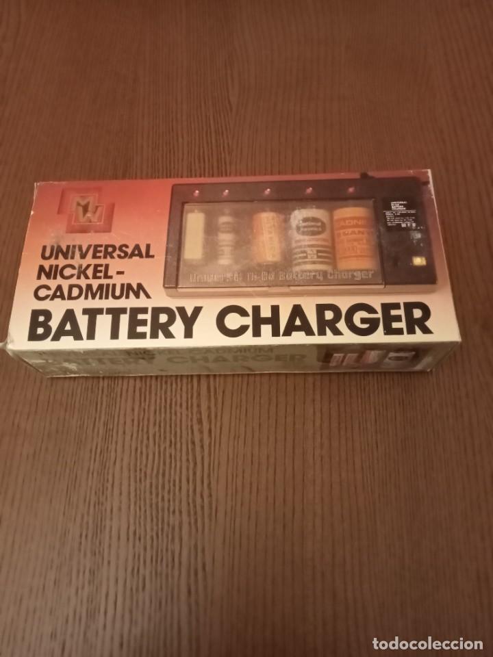 Antig&uuml;edades: Cargador universal de pilas - Foto 1