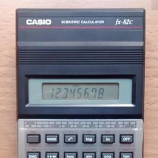 Calculatrice scientifique Casio FX-82C vintage dans sa boîte Calculatrice scientifique Casio FX-82C vintage dans sa boîte