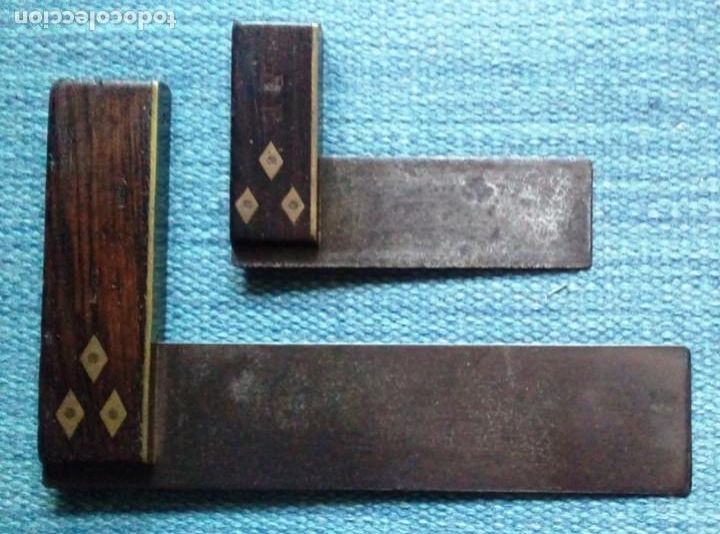 Antig&uuml;edades: Juego de dos escuadras antiguas de carpintero - Foto 1