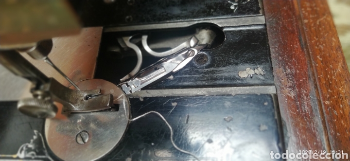 Antig&uuml;edades: Singer Port&aacute;til de manivela con accesorios e instrucciones - Foto 5