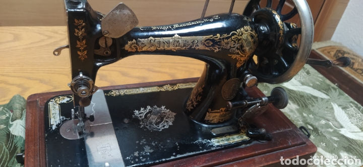 Antig&uuml;edades: Singer Port&aacute;til de manivela con accesorios e instrucciones - Foto 13