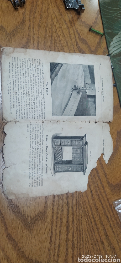 Antig&uuml;edades: Singer Port&aacute;til de manivela con accesorios e instrucciones - Foto 14