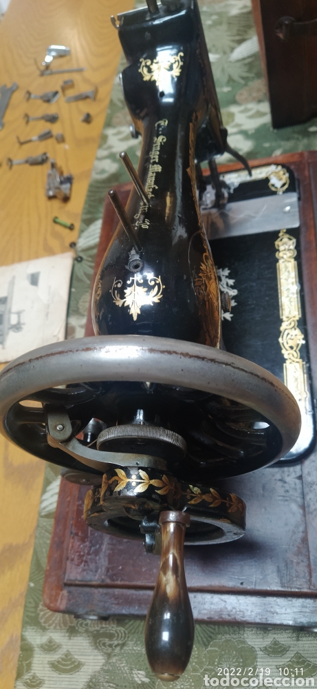 Antig&uuml;edades: Singer Port&aacute;til de manivela con accesorios e instrucciones - Foto 18