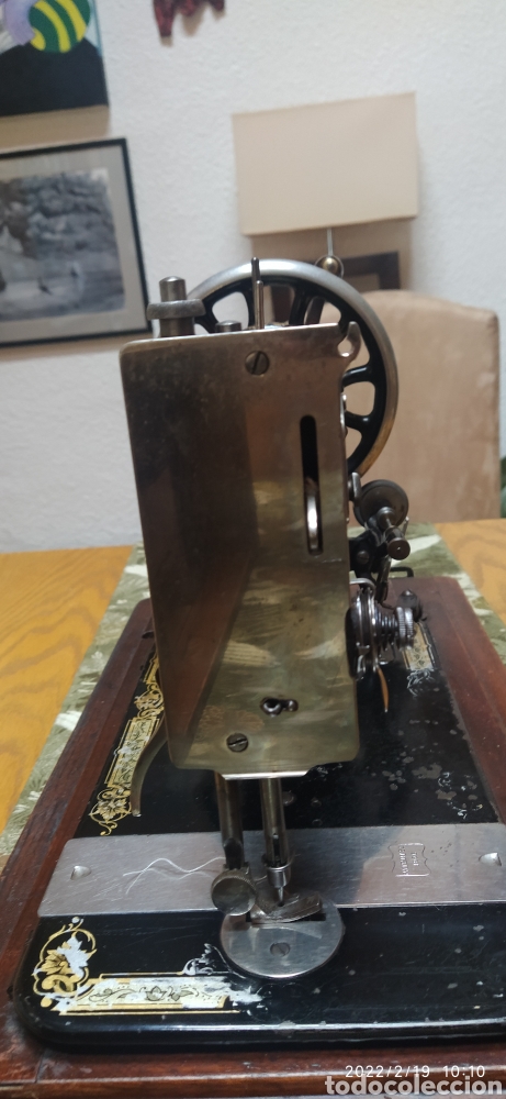 Antig&uuml;edades: Singer Port&aacute;til de manivela con accesorios e instrucciones - Foto 19