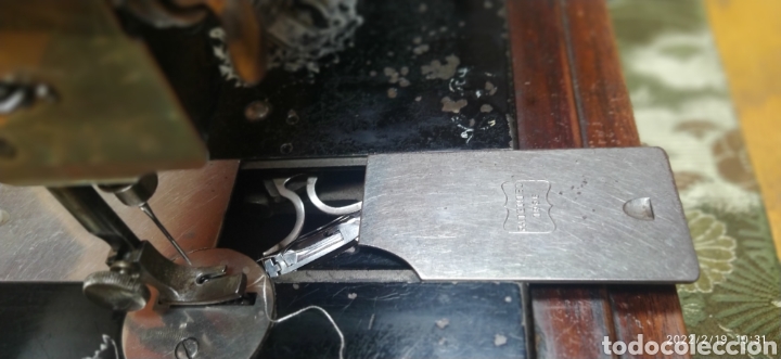 Antig&uuml;edades: Singer Port&aacute;til de manivela con accesorios e instrucciones - Foto 26