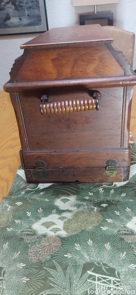 Antig&uuml;edades: Singer Port&aacute;til de manivela con accesorios e instrucciones - Foto 29
