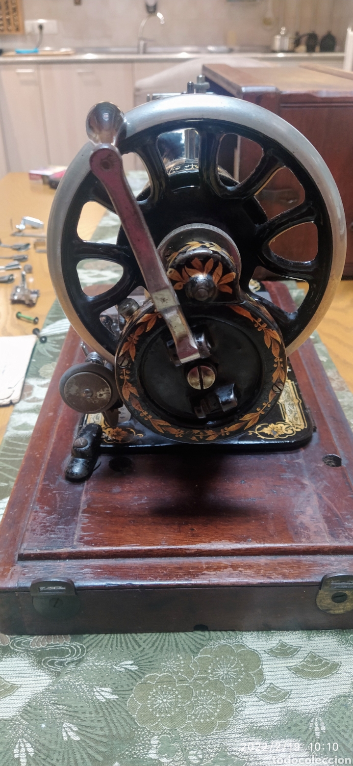 Antig&uuml;edades: Singer Port&aacute;til de manivela con accesorios e instrucciones - Foto 40