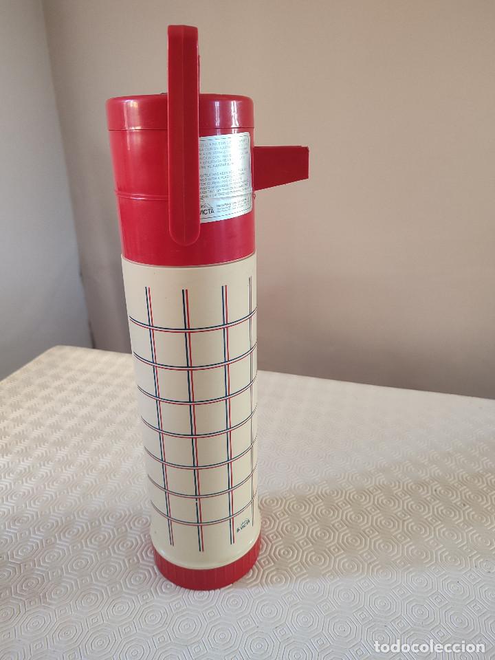 Antig&uuml;edades: TERMO ANTIGUO MARCA INVICTA. 750 ML APROXIMADAMENTE. FUNCIONANDO. - Foto 3