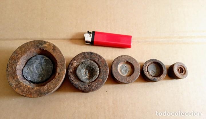 Antig&uuml;edades: Lote de pesas de hierro - Foto 2