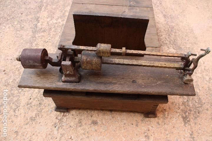 Antig&uuml;edades: ANTIGUA BASCULA DE SUELO 100k. - Foto 3