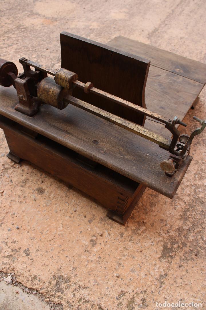 Antig&uuml;edades: ANTIGUA BASCULA DE SUELO 100k. - Foto 4