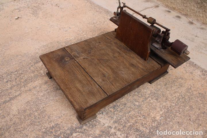 Antig&uuml;edades: ANTIGUA BASCULA DE SUELO 100k. - Foto 9