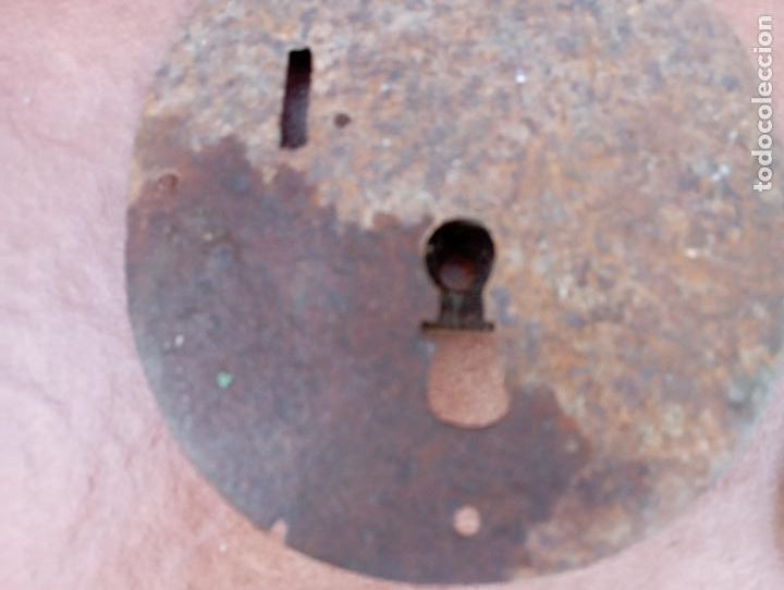 Antig&uuml;edades: ANTIGUA CERRADURA CON LLAVE - Foto 2