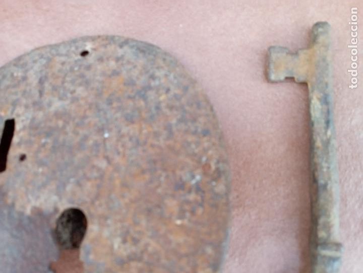 Antig&uuml;edades: ANTIGUA CERRADURA CON LLAVE - Foto 3