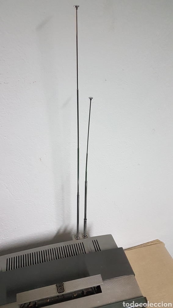 Antig&uuml;edades: Antiguo peque&ntilde;o televisor Radiola - Foto 3