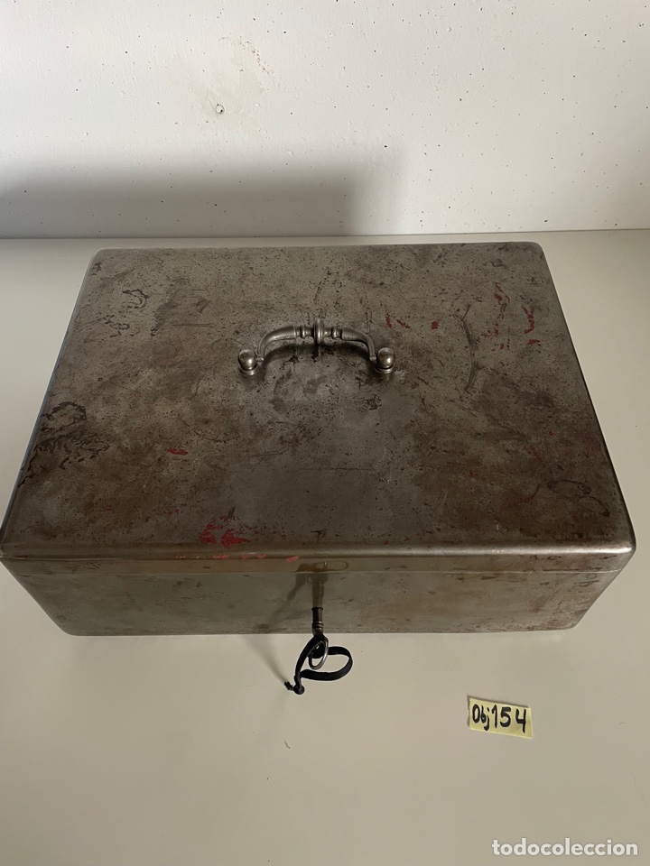 antigua y pesada caja de caudales con llave - a - Compra venta en