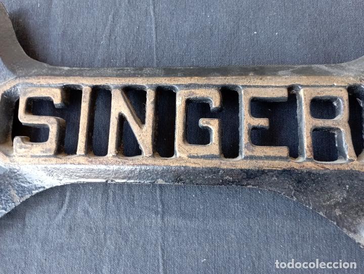 Antig&uuml;edades: SINGER,EN FUNDIDO. - Foto 2