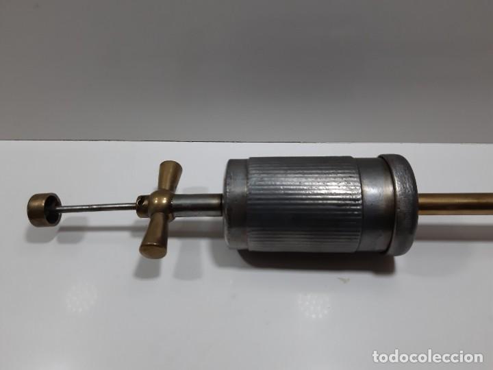 Antig&uuml;edades: ANTIGUO ENGRASADOR DE ACEITE - Foto 3