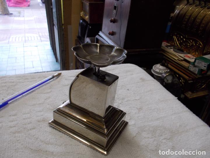 Antig&uuml;edades: bascula peque&ntilde;a - Foto 5