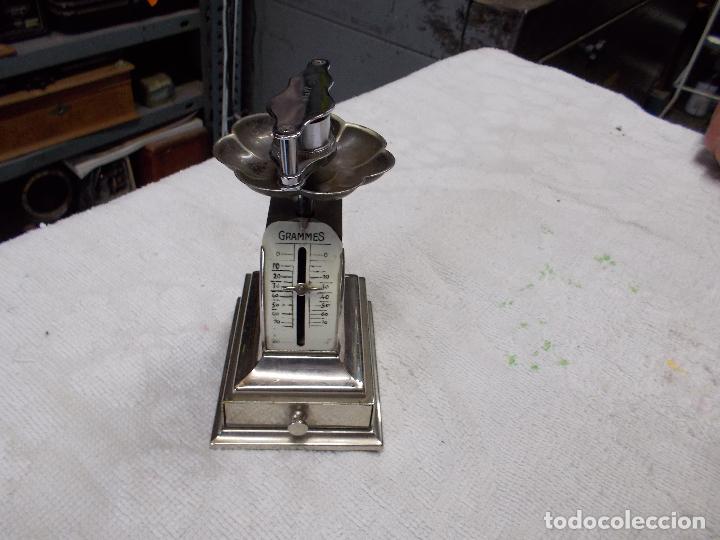 Antig&uuml;edades: bascula peque&ntilde;a - Foto 8