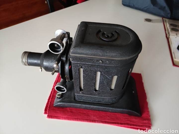 Antig&uuml;edades: Antiguo Proyector. A&ntilde;os 40 - Foto 2